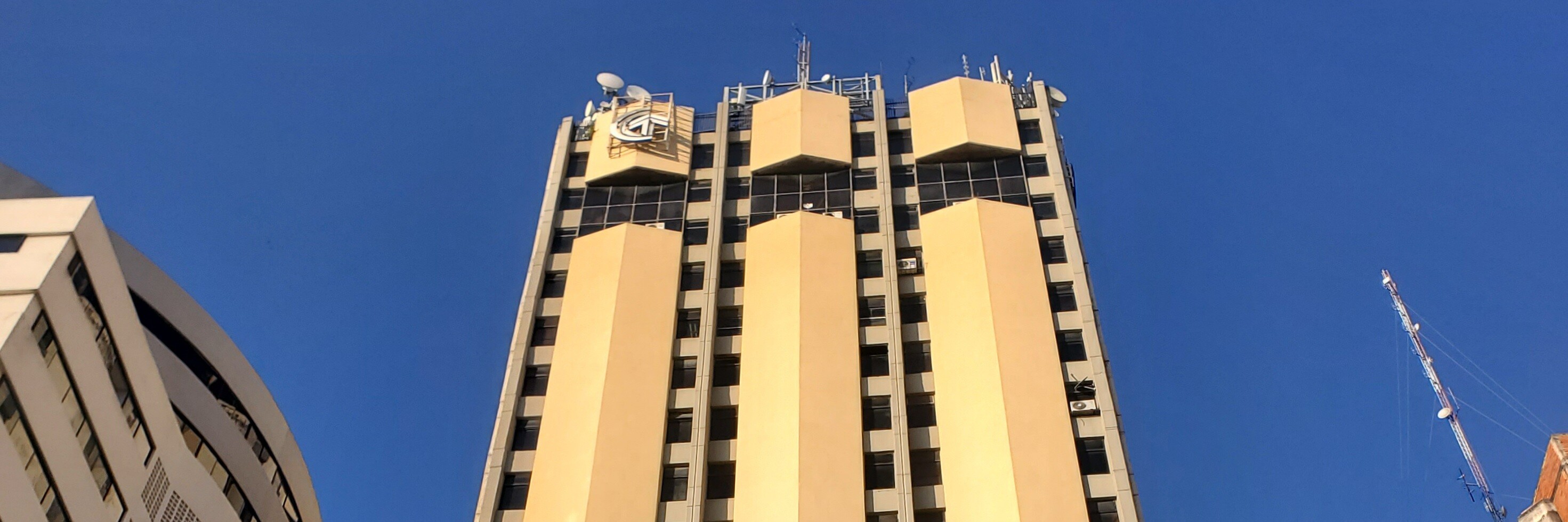 Vista frontal de Torre Cosmopolitan en Maracay